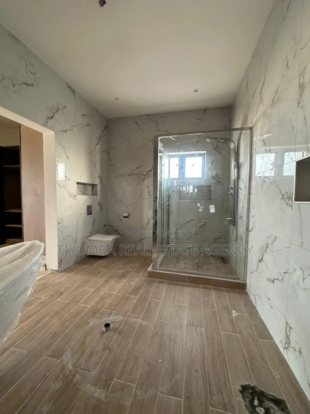 5bdrm House in Tiyumba Real Estate, Adjiriganor for sale