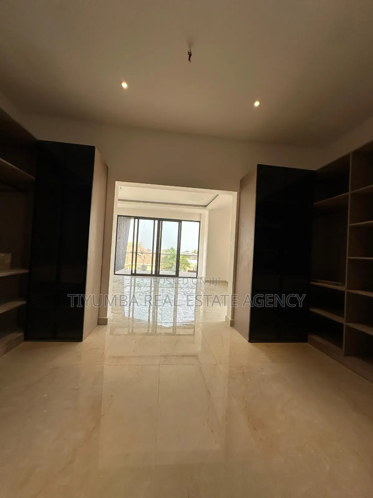 5bdrm House in Tiyumba Real Estate, Adjiriganor for sale