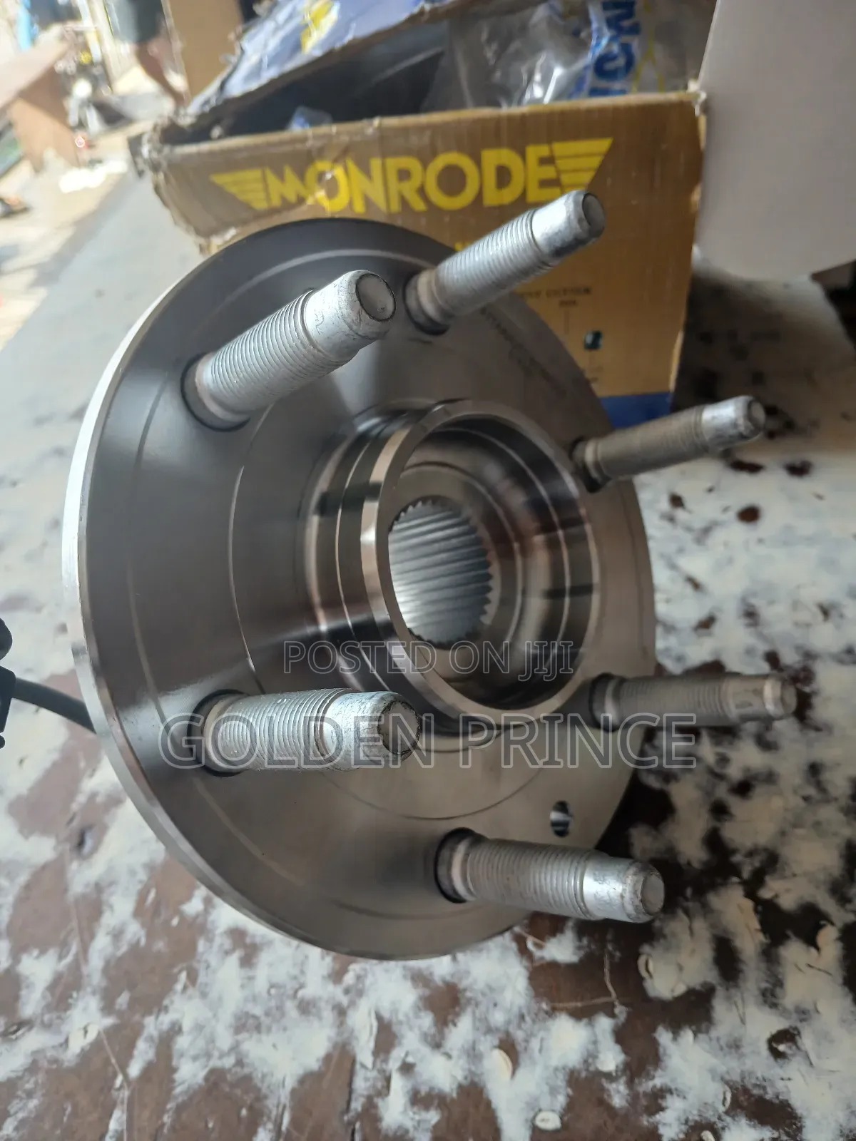 Escalade Front Hub 4×4 018-2020 (1pc)