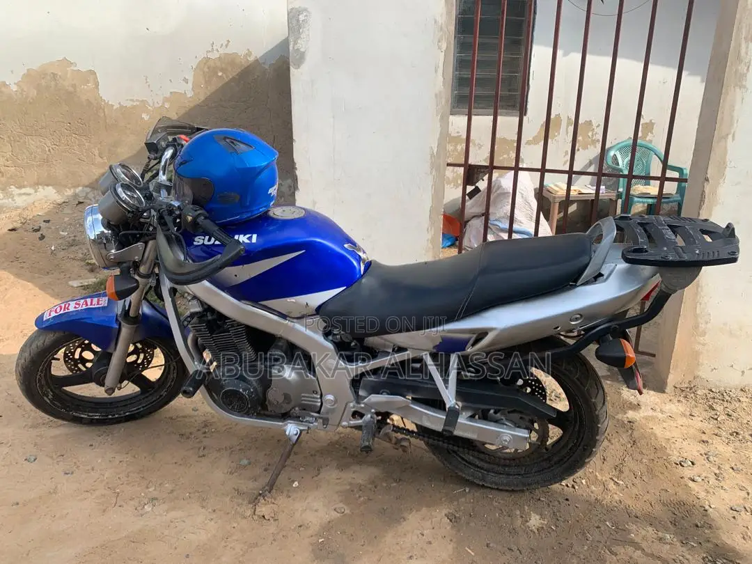 Suzuki GSR 2022 Blue