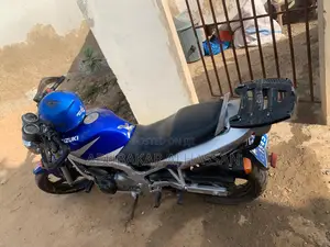 Suzuki GSR 2022 Blue