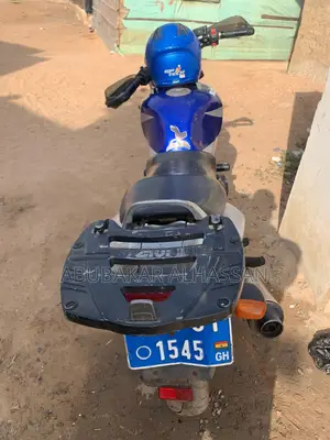 Suzuki GSR 2022 Blue