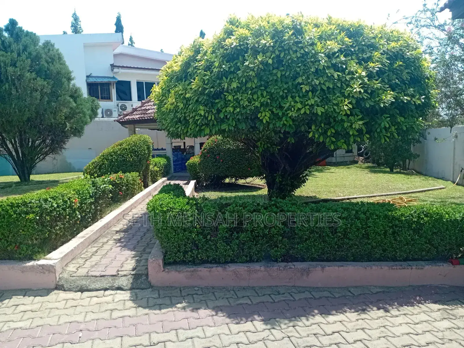 7bdrm House in Airport Residential Area for rent