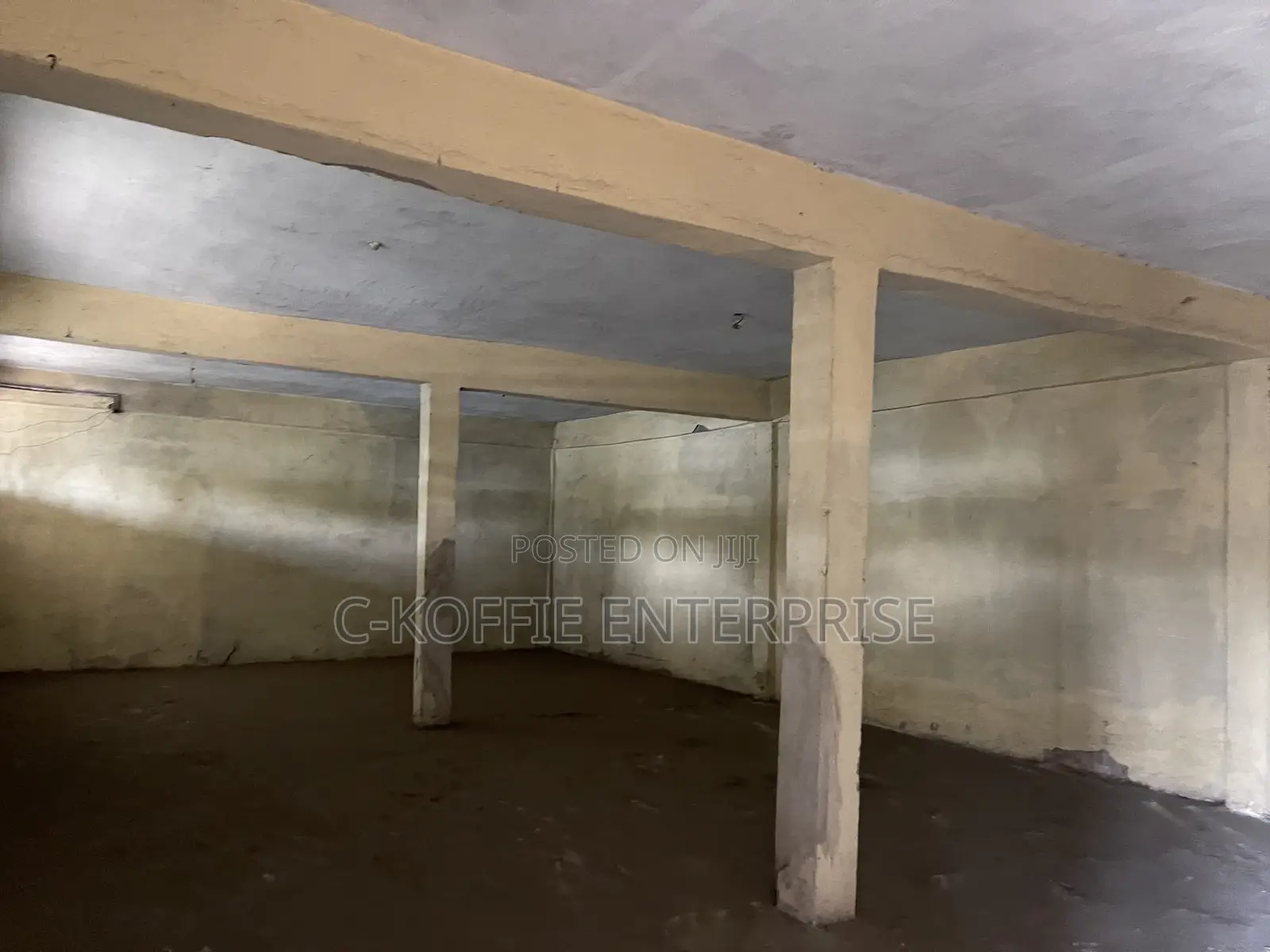 200 SQM Warehouse + 2bedrooms Apartment 4 Rent at Avenor