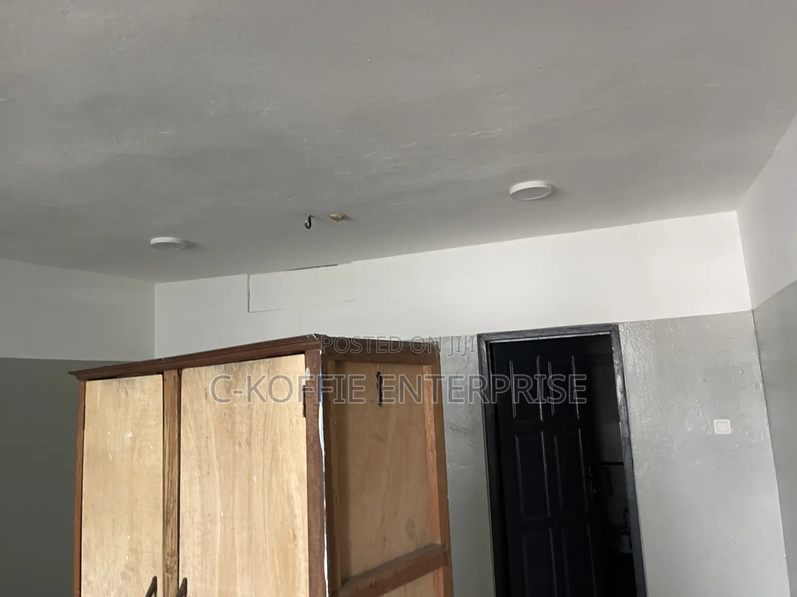 200 SQM Warehouse + 2bedrooms Apartment 4 Rent at Avenor