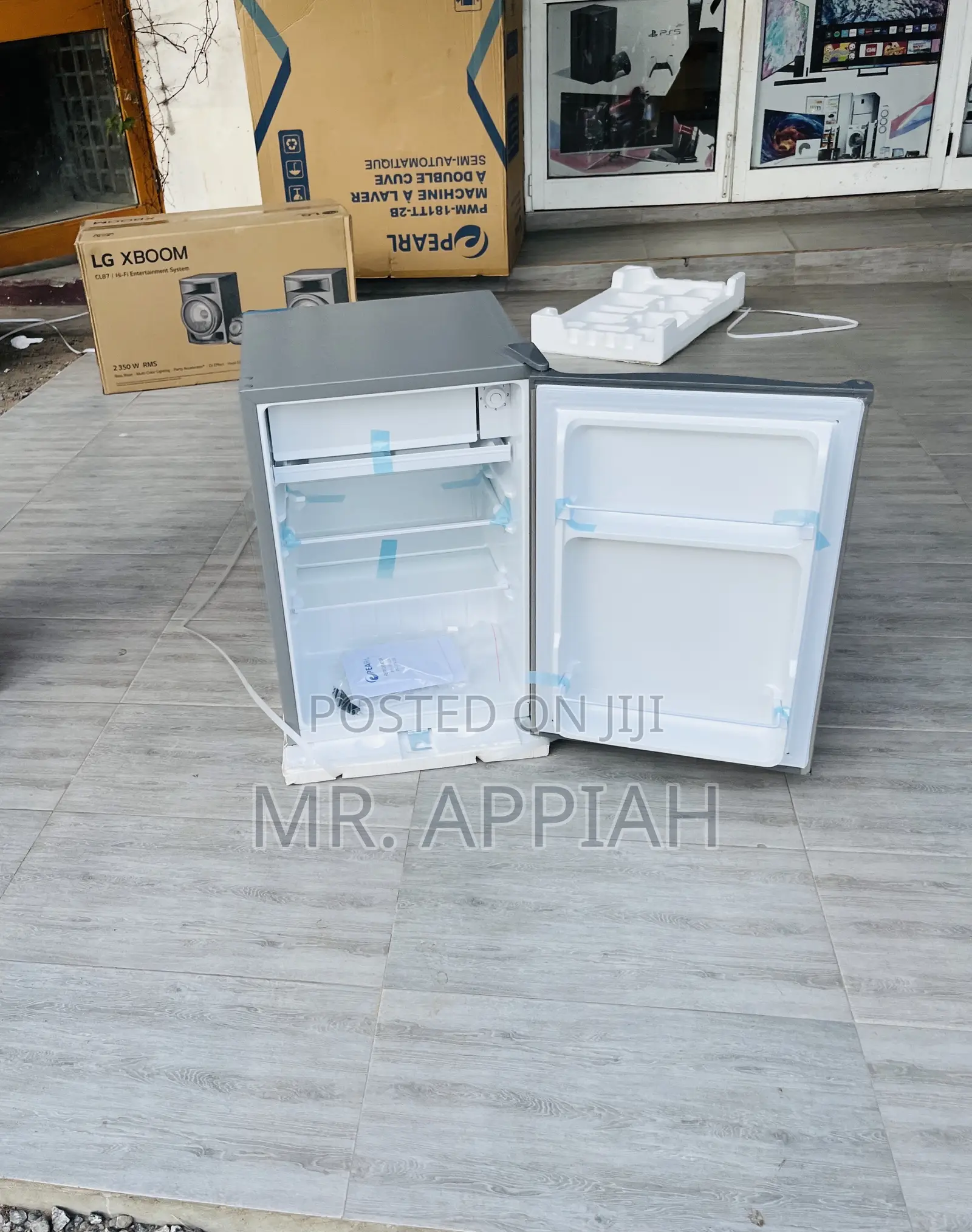 Durable Pearl Single Door Mini Refrigerator(Gray).