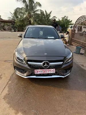 Photo - Mercedes-Benz C300 Base 4Matic Sedan AWD (2.0L 4cyl 7A) 2016 Brown