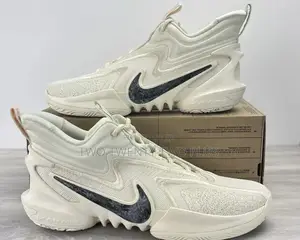 Nike Cosmic Unity 2 +