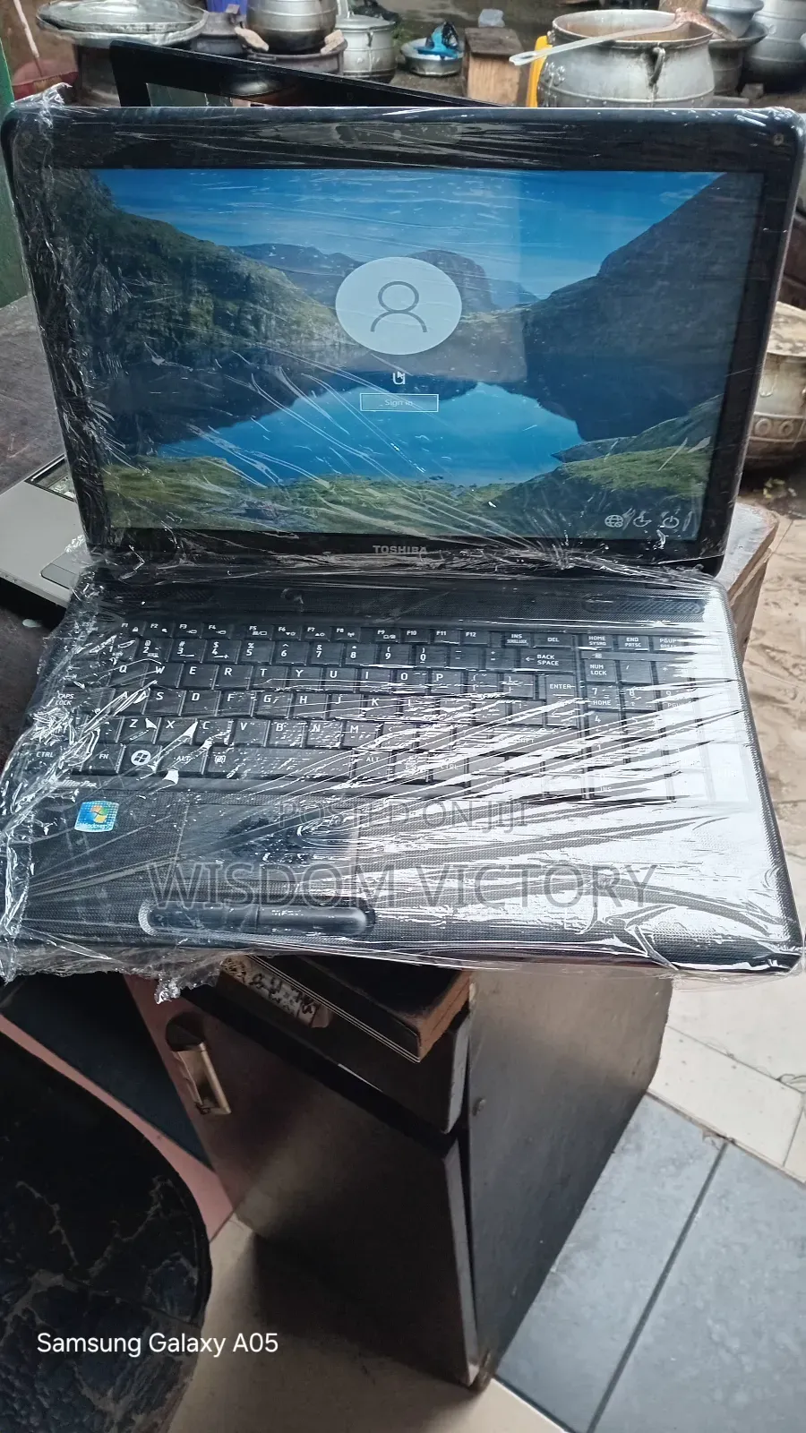 New Laptop Toshiba Satellite C850 4GB Intel Core I3 HDD 250GB