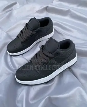 Jordan Retro 1 Low Black White N Amry Green