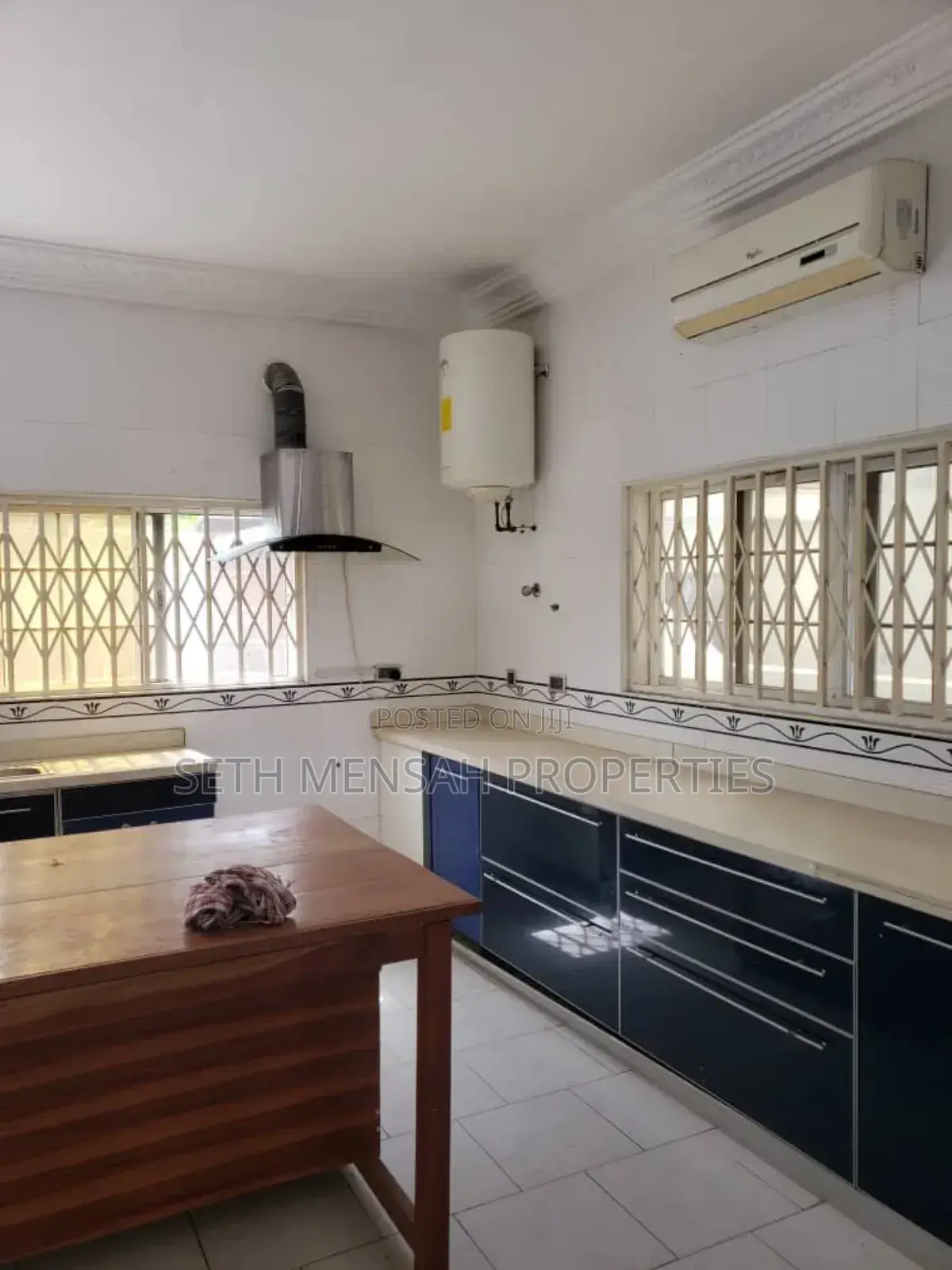4bdrm Townhouse / Terrace in Cantonments for rent