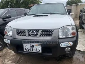 Photo - Nissan Hardbody 2015 White