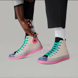 Photo - Chuck Tylor Converse Pink and White