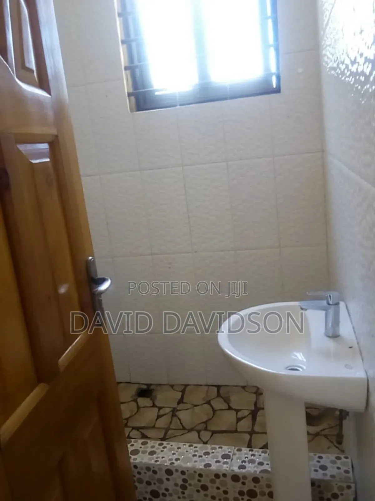 5bdrm Mansion in 5 Bedroom Self, Tema Metropolitan for rent