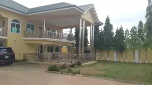 9bdrm House in East Legon for rent