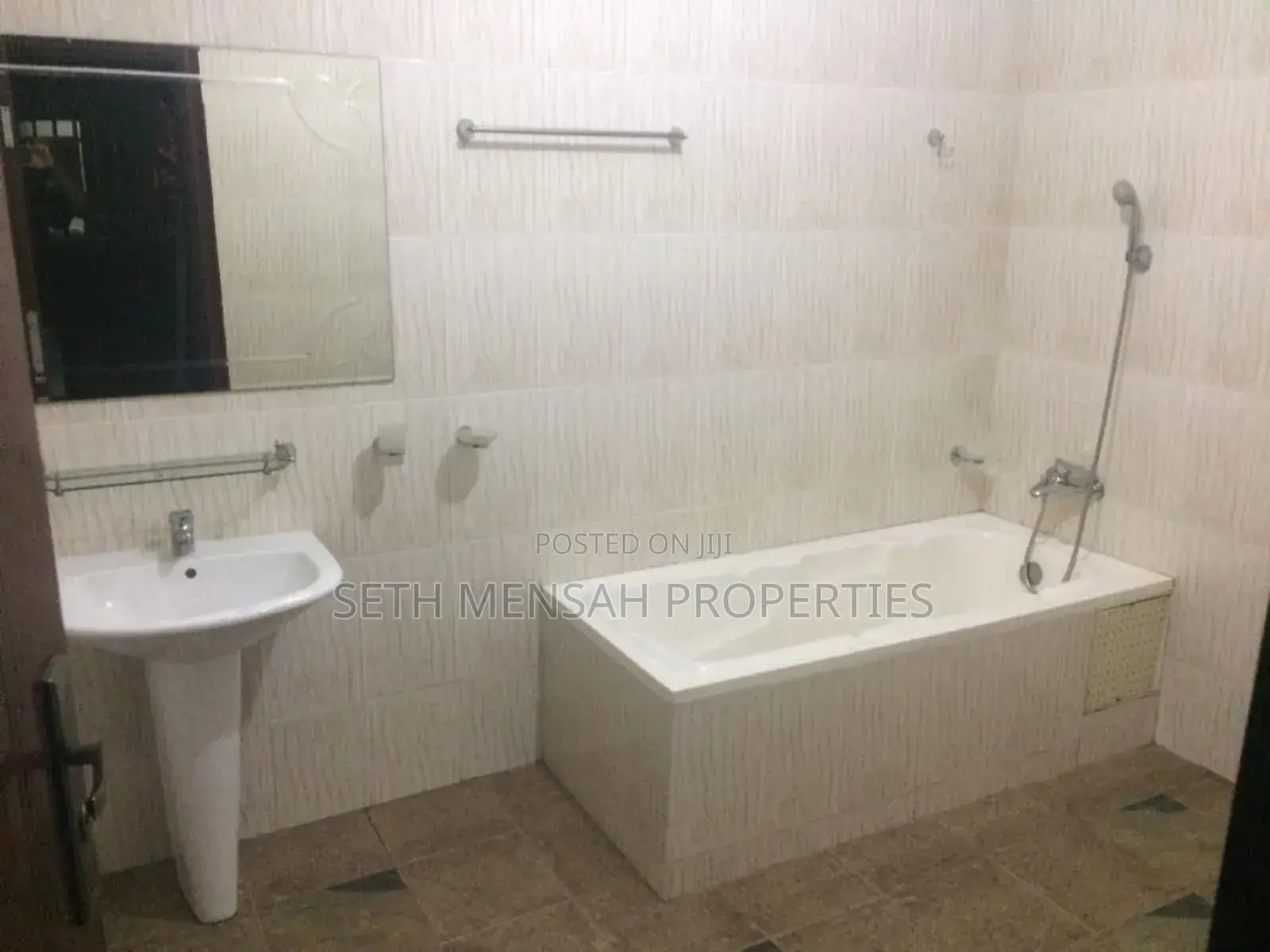 9bdrm House in East Legon for rent