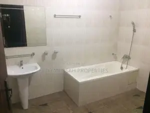 9bdrm House in East Legon for rent