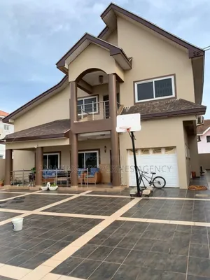 5bdrm House in Adjiriganor for sale
