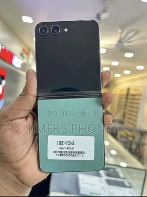 New Samsung Galaxy Z Flip 5 256 GB Green