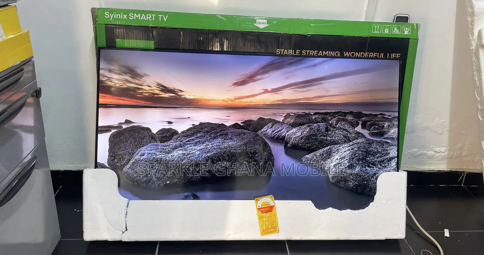 Frameless Synix Android 43 Inch Smart Tv
