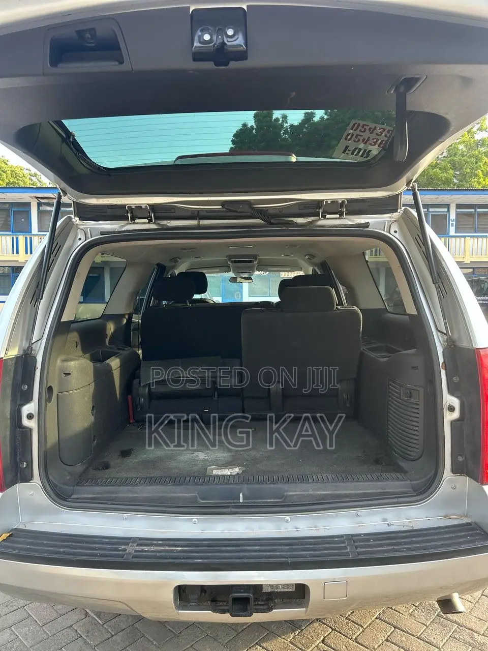 Chevrolet Suburban 1500 LT 2010 Silver