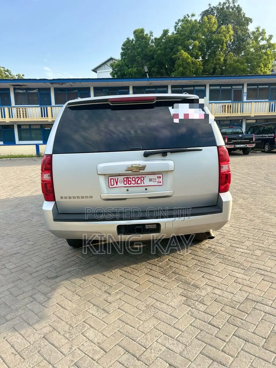 Chevrolet Suburban 1500 LT 2010 Silver