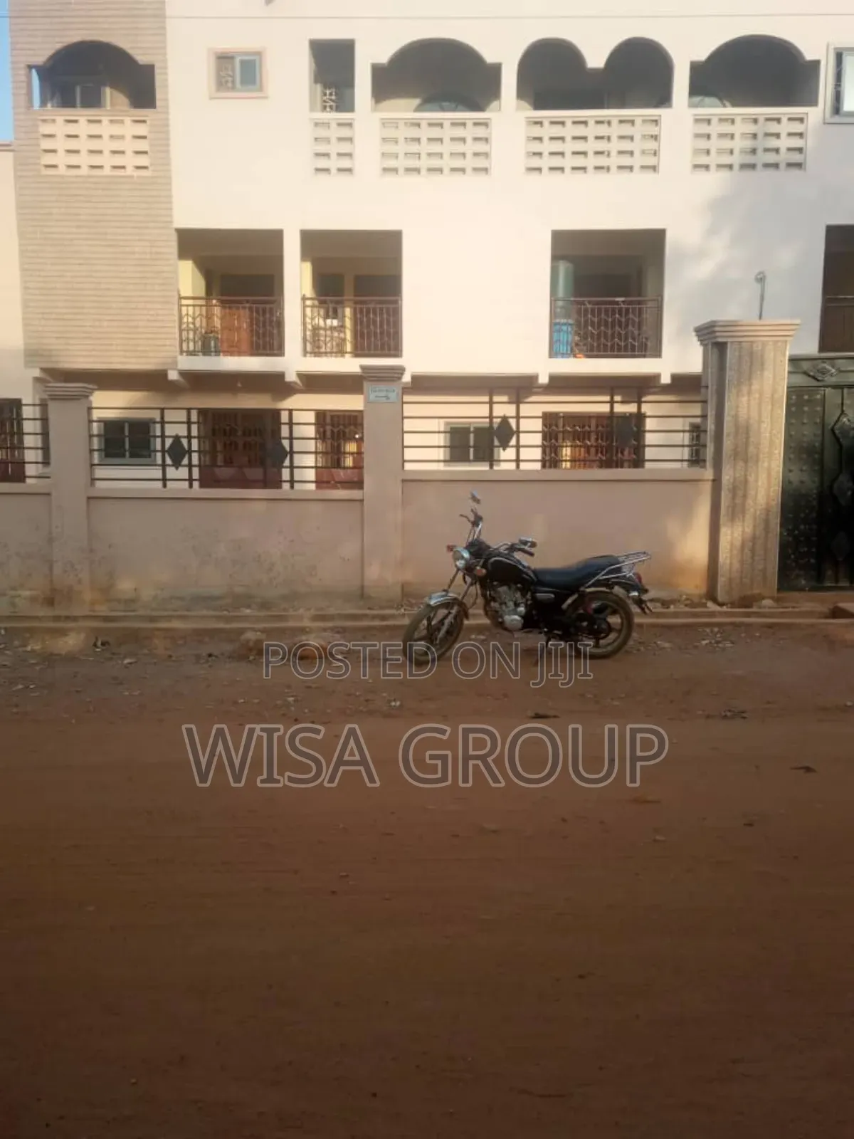 20bdrm Apartment in Wisa Group, Pokuase for sale