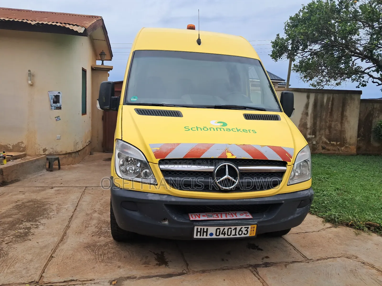 Mercedes-Benz Sprinter 2012 Yellow