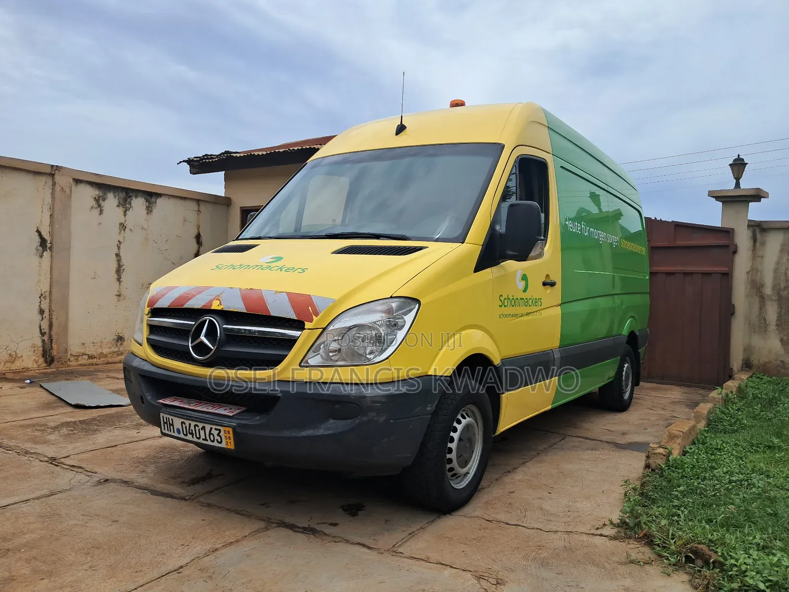 Mercedes-Benz Sprinter 2012 Yellow