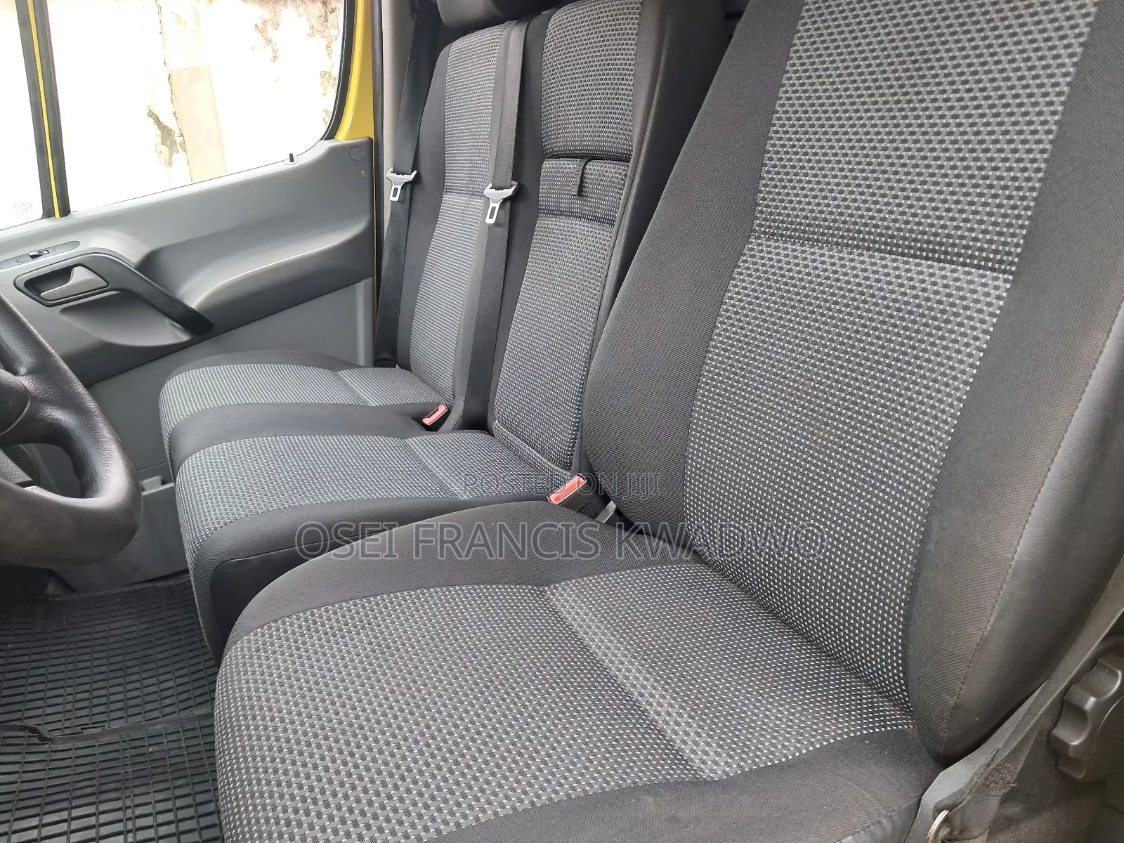 Mercedes-Benz Sprinter 2012 Yellow