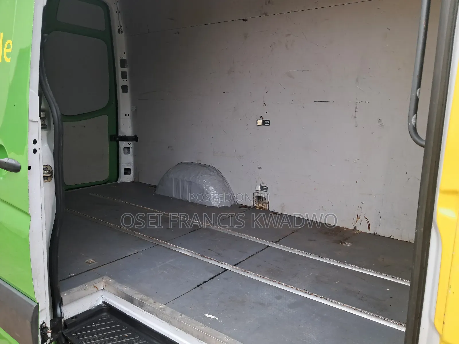 Mercedes-Benz Sprinter 2012 Yellow