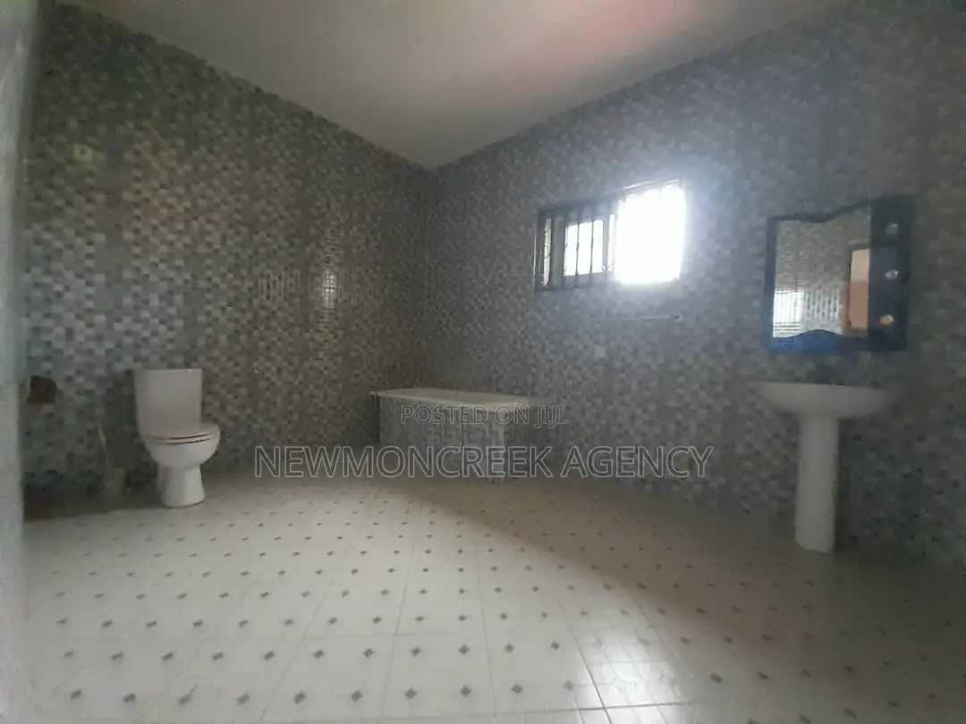 6bdrm Duplex in Accra Metropolitan for rent