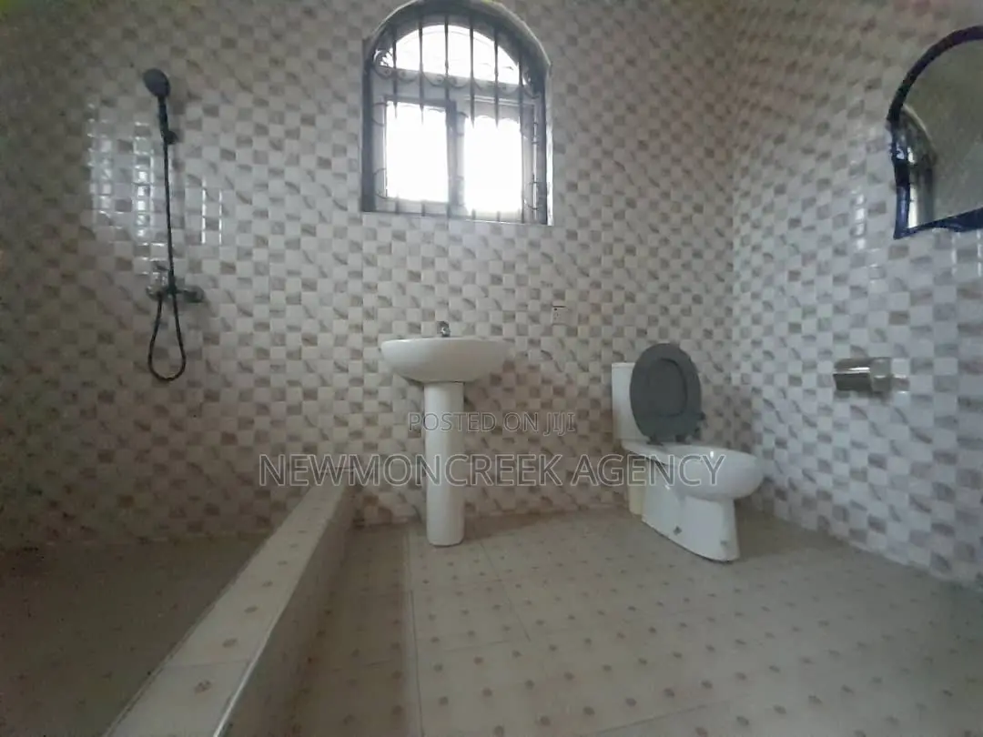 6bdrm Duplex in Accra Metropolitan for rent