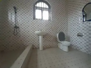 6bdrm Duplex in Accra Metropolitan for rent