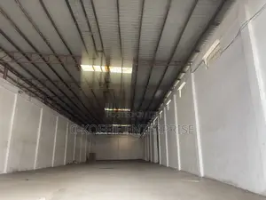650 SQM at North Kaneshie Industrial Area + Offices 4 Rent