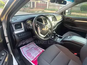 Toyota Highlander XLE 2019 Gray