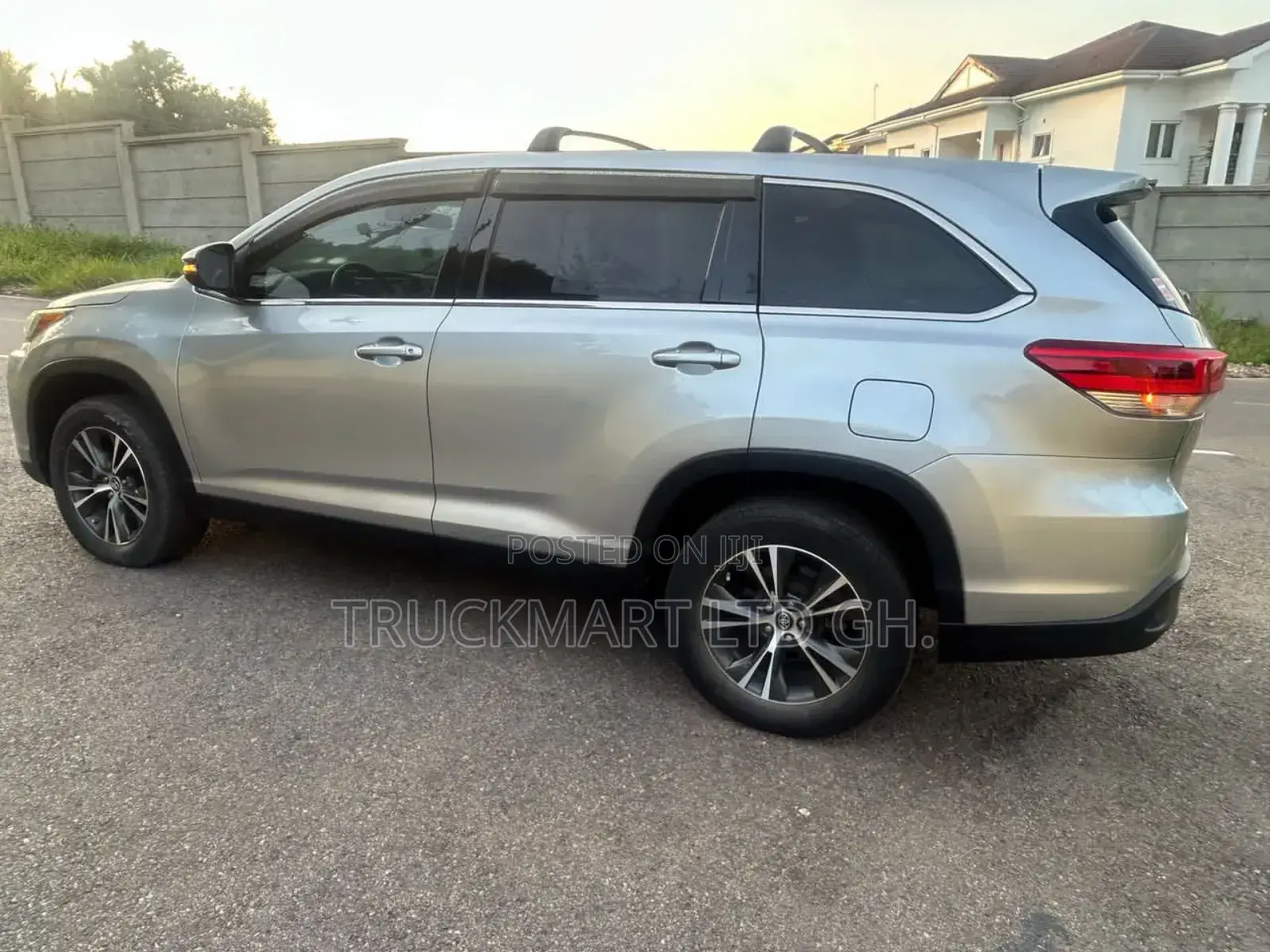 Toyota Highlander XLE 2019 Gray