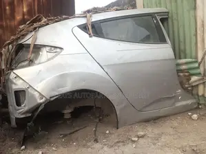 Hyundai Veloster 2012-2016 Back Cut