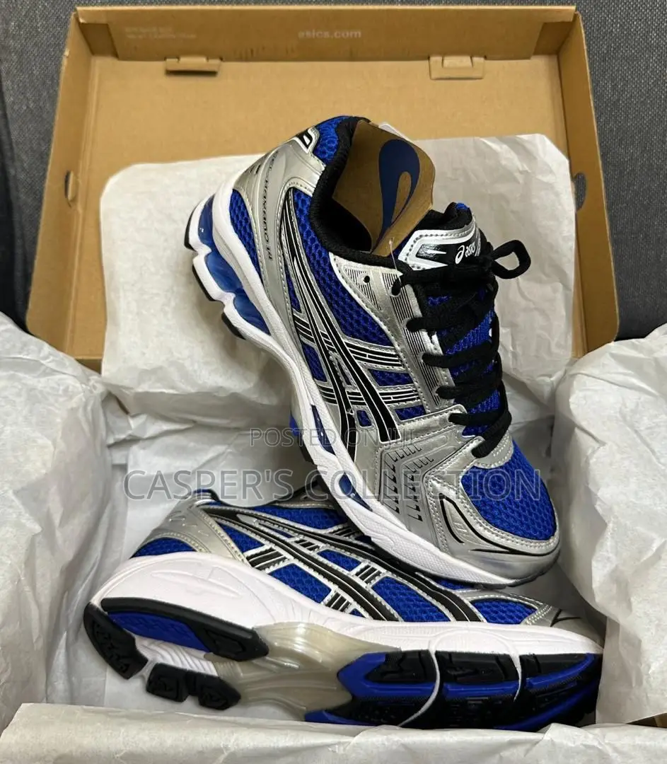 Asics Sneakers
