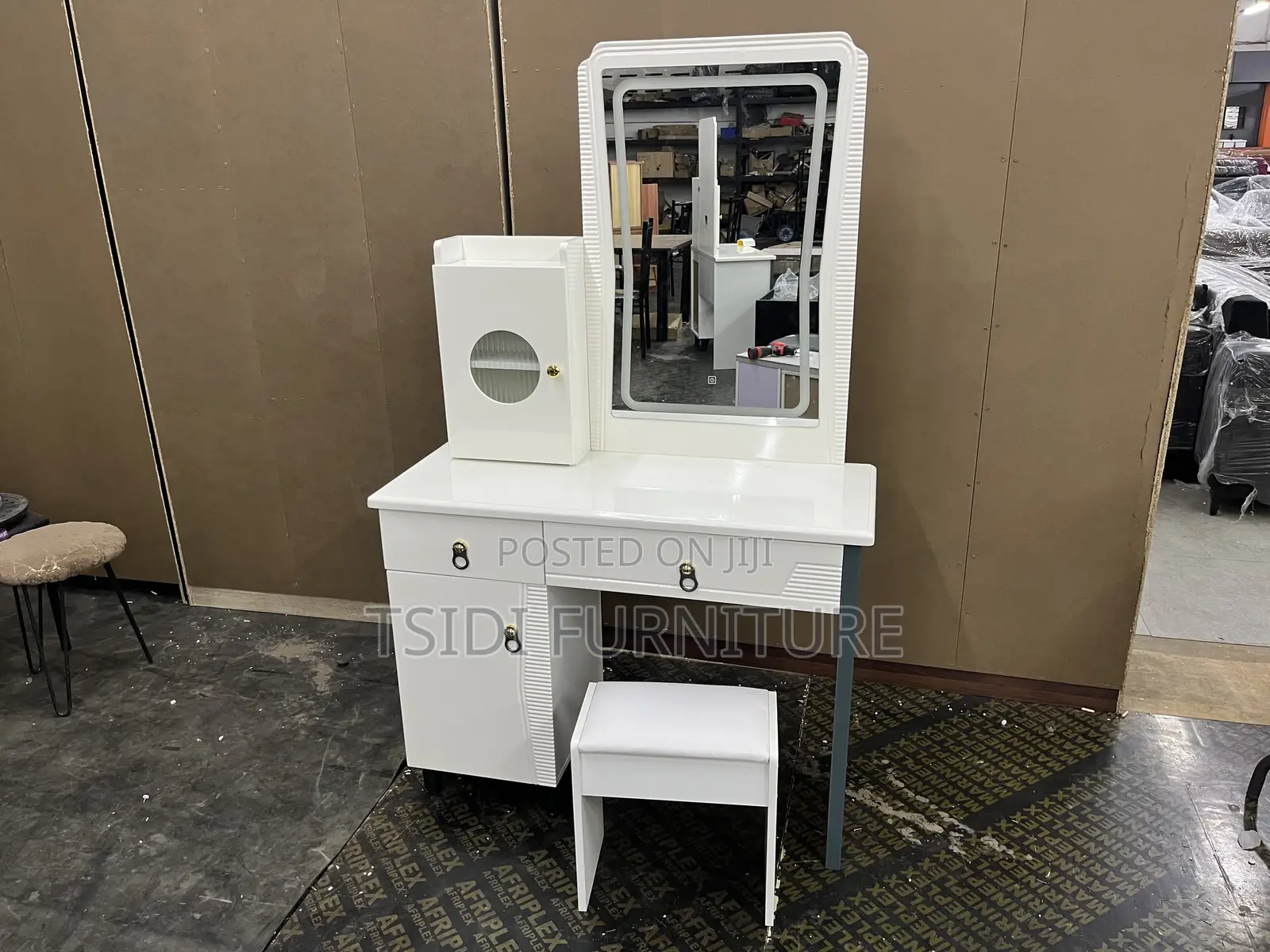 Quality Dressing Table With Light -101