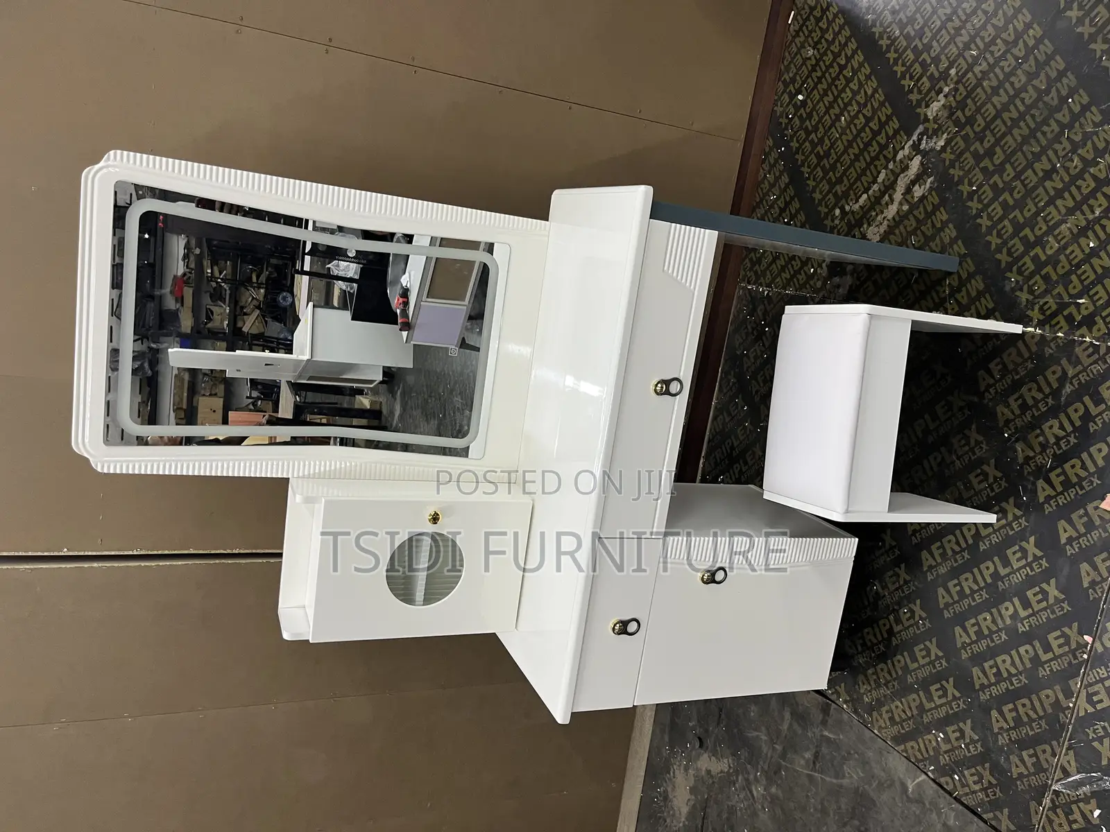 Quality Dressing Table With Light -101