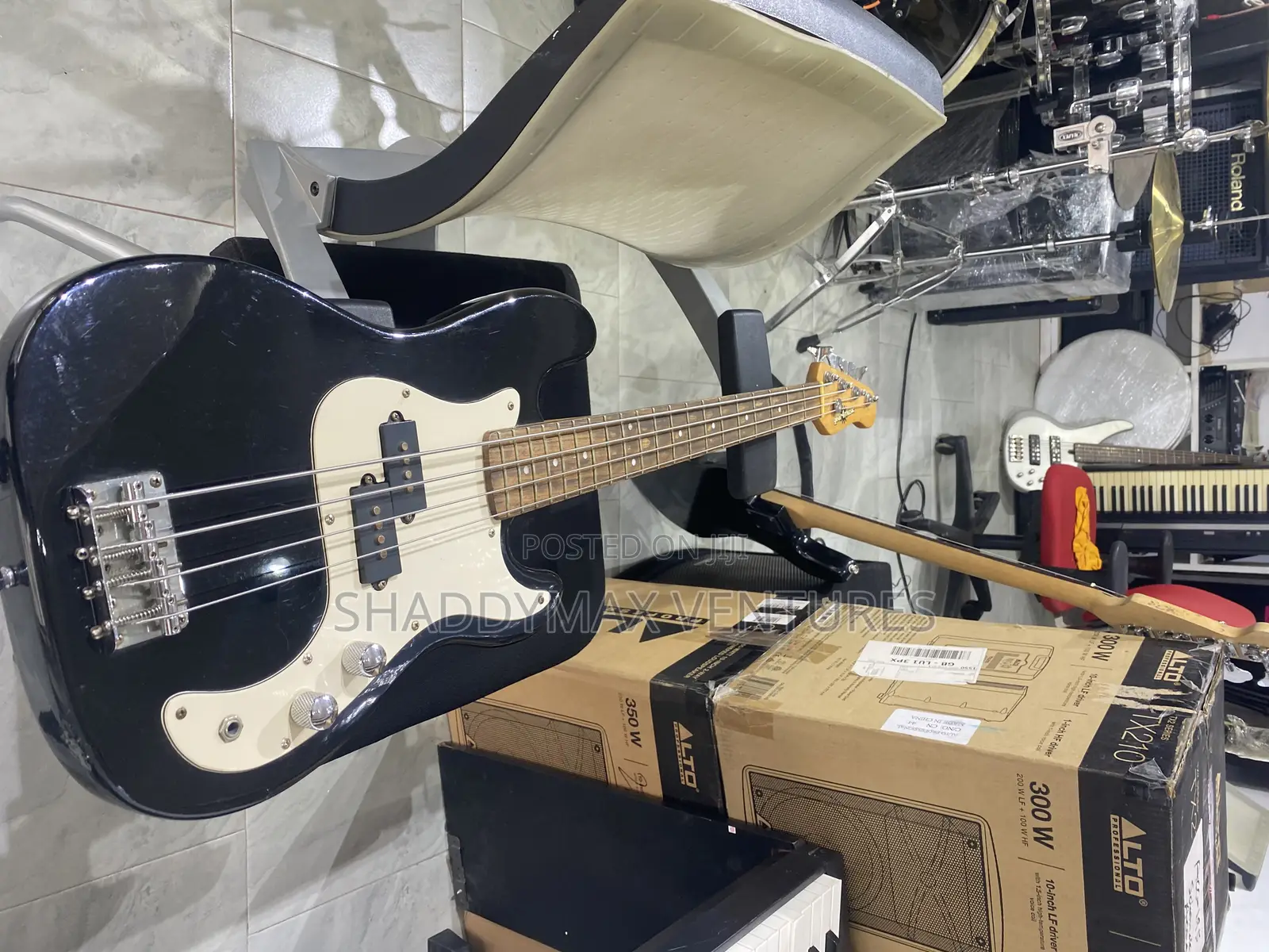 Gear4music 4 Strings Bass Guitar( Heavy Sound)
