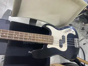 Gear4music 4 Strings Bass Guitar( Heavy Sound)