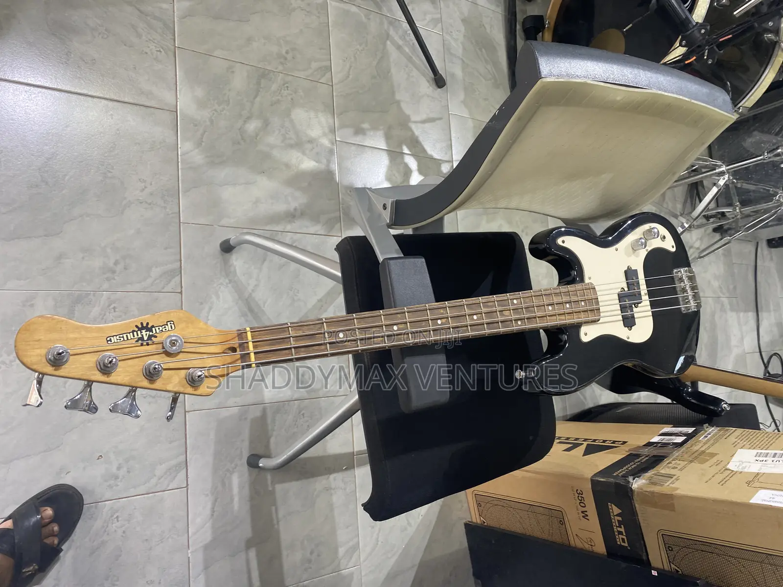 Gear4music 4 Strings Bass Guitar( Heavy Sound)