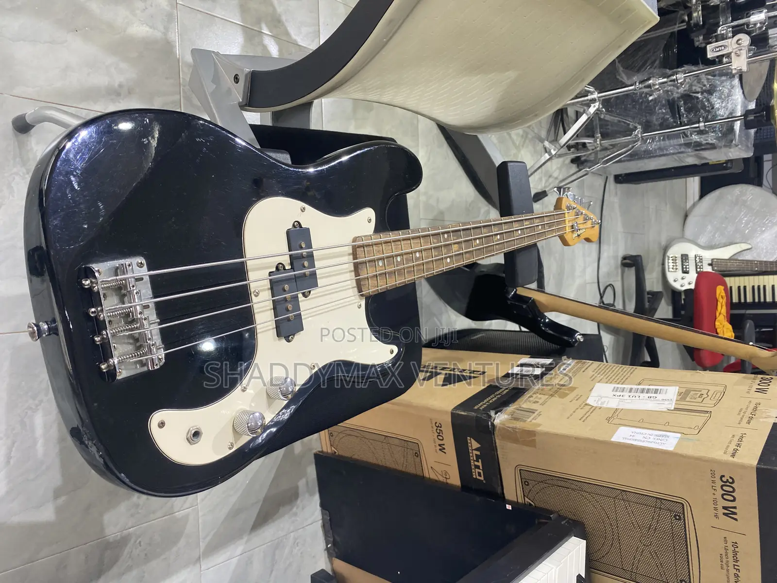 Gear4music 4 Strings Bass Guitar( Heavy Sound)