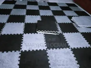 Quality 25 Pieces Fluffy Tiled Carpet, Size 30x30cm for 550