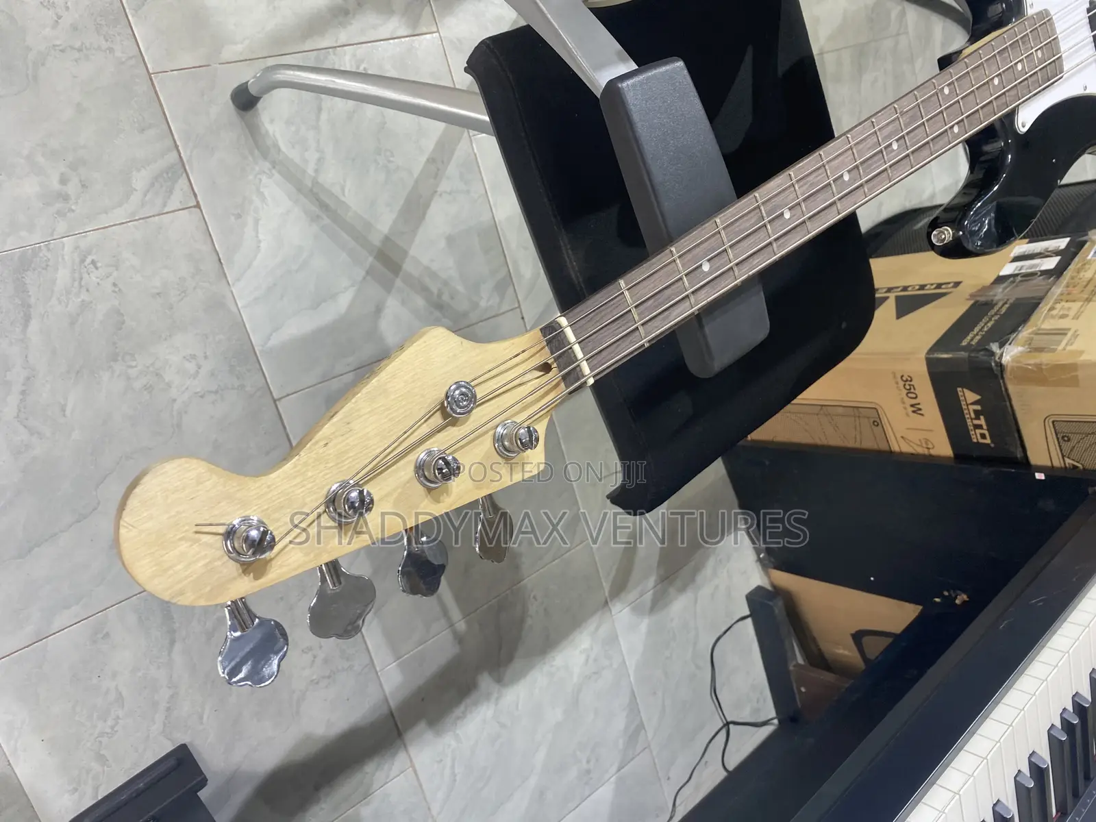 4 Strigs Bass Guitar With Heavy Sound