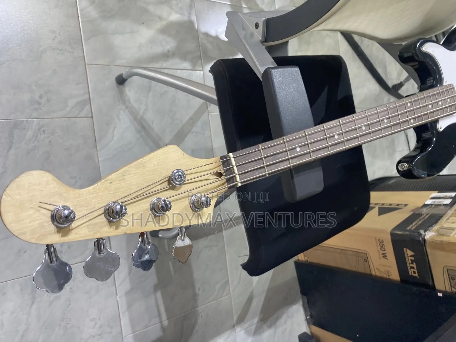 4 Strigs Bass Guitar With Heavy Sound