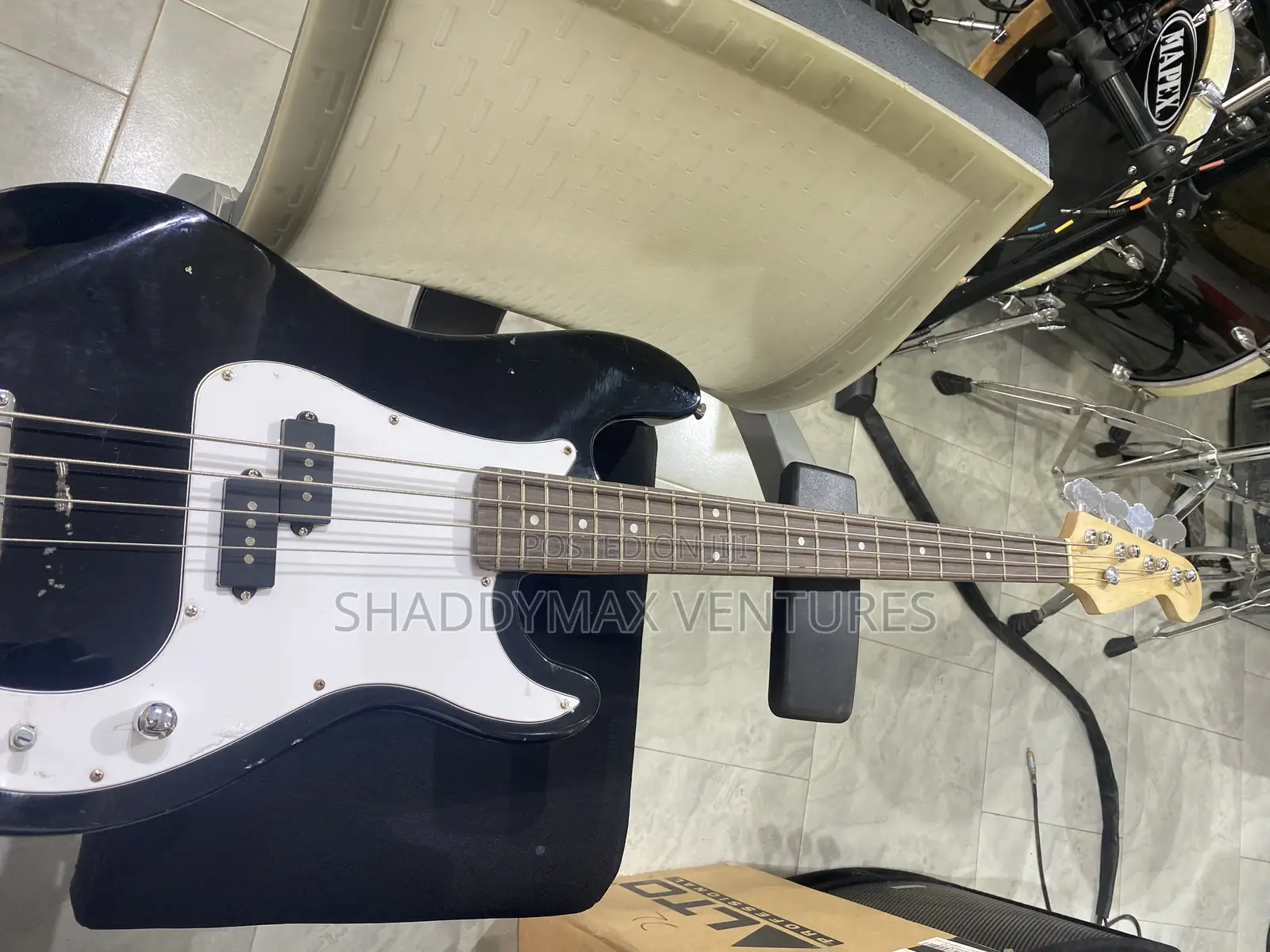 4 Strigs Bass Guitar With Heavy Sound