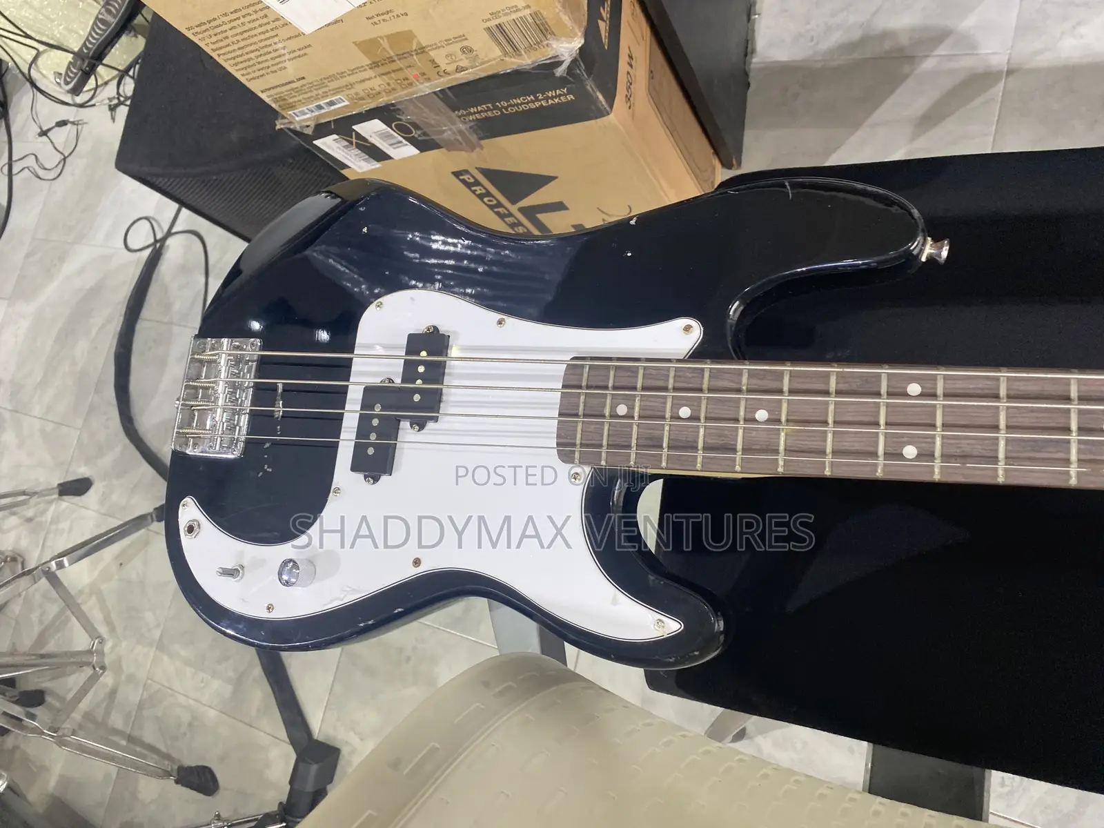 4 Strigs Bass Guitar With Heavy Sound
